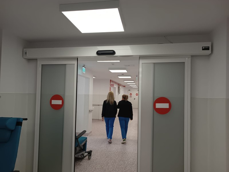 O bunică de 90 de ani a așteptat șapte ore la urgențe, fără să fie consultată. UPU Alba Iulia: „Viaţa pacientei nu a fost pusă în pericol”