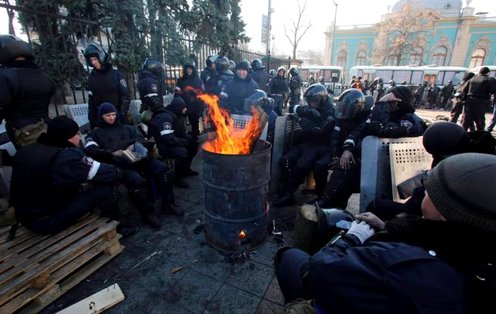 
    Ieri dimineaţă s-a semnat un act de pace la Kiev  