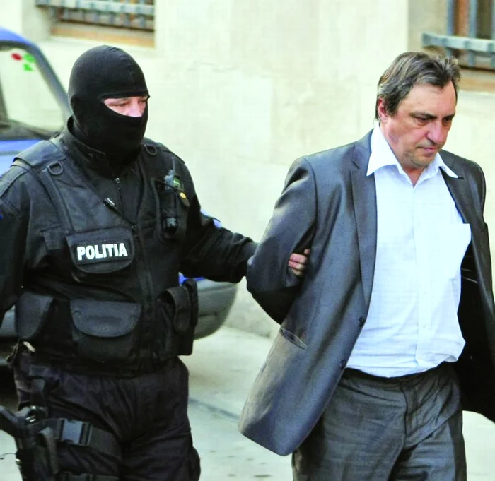 
    Primea şpagă  de la acelaşi afacerist din 2009  