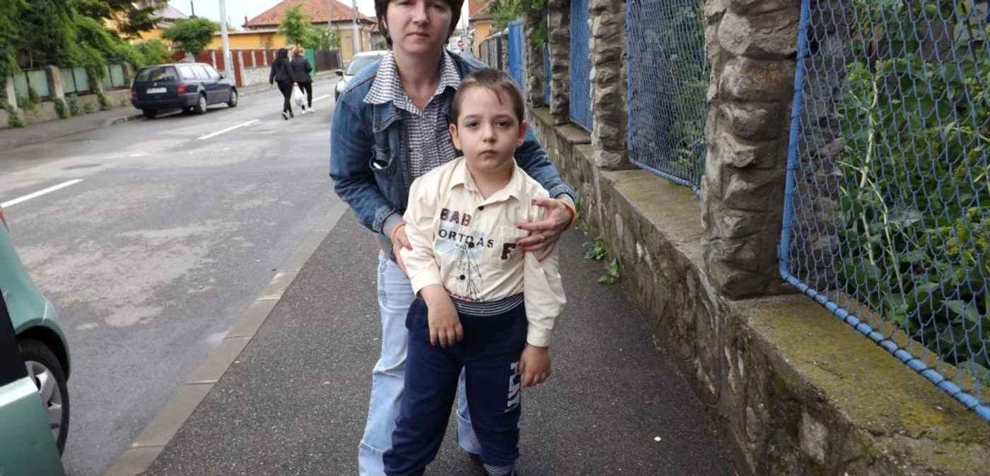Daniel împreună cu mama sa FOTO Corina Macavei