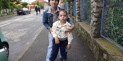 un copil bolnav are nevoie de ajutor FOTO Corina Macavei 