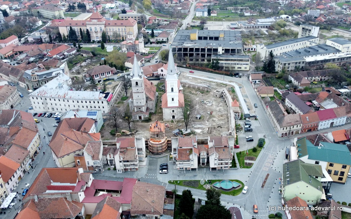 Orastie  Centrul istoric si cetatea medievala  Foto  Daniel Guță  ADEVĂRUL (82) JPG