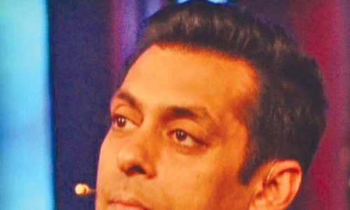 Iulia Vântur e departe de Salman Khan, dar mai aproape de mama ei jpeg
