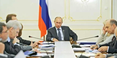 Premierul rus Vladimir Putin susţine că proiectul Uniunii eurasiatice este „o realizare istorică“ pentru toate statele foste sovietice. Rusia ar trebui să se integreze economic – dar nu şi politic – cu statele din vecinătatea apropiată, recomandă Tre