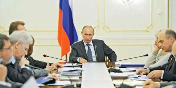 Premierul rus Vladimir Putin susţine că proiectul Uniunii eurasiatice este „o realizare istorică“ pentru toate statele foste sovietice. Rusia ar trebui să se integreze economic – dar nu şi politic – cu statele din vecinătatea apropiată, recomandă Tre