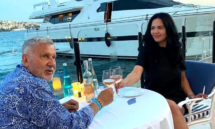Ilie și Ioana Năstase Facebook png