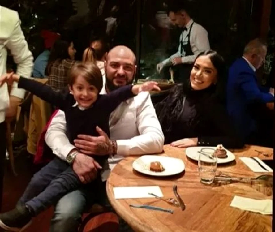 
    „Copilul nostru fericit”, a scris Cristi Mitrea în dreptul imaginii adorabile de familie Foto: Instagram  