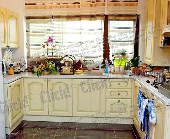 “În bucătărie, construită  pe stilul deschis, am încercat  să îmbin noul şi vechiul”