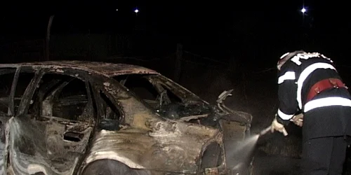masina incendiu FOTO Adevărul