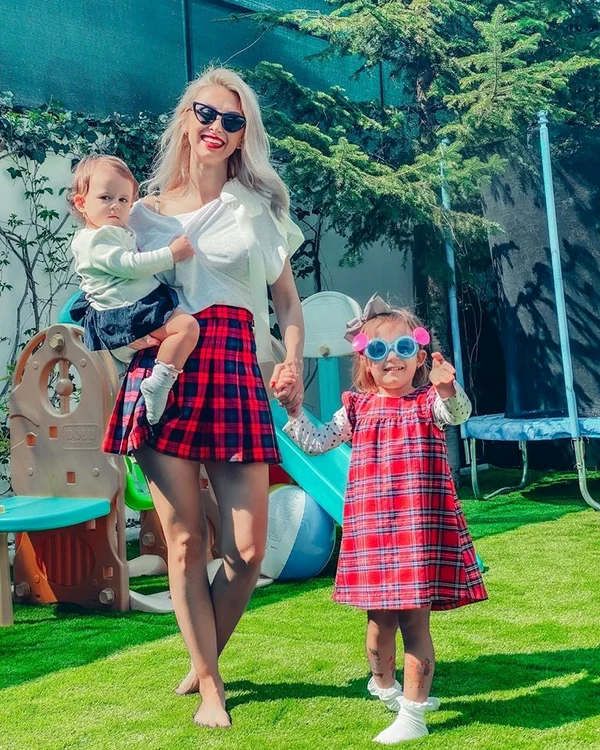 3 andreea balan si fiicele sale 5 jpg jpeg