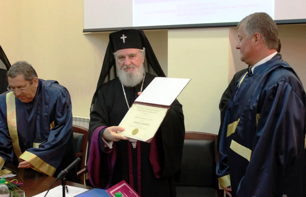 La nivel naţional, valoarea totală a sprijinului oferit unităţilor de învăţământ de cele 29 de eparhii ale Patriarhiei Române, în anul şcolar trecut, se ridică la aproape 5 milioane de lei.