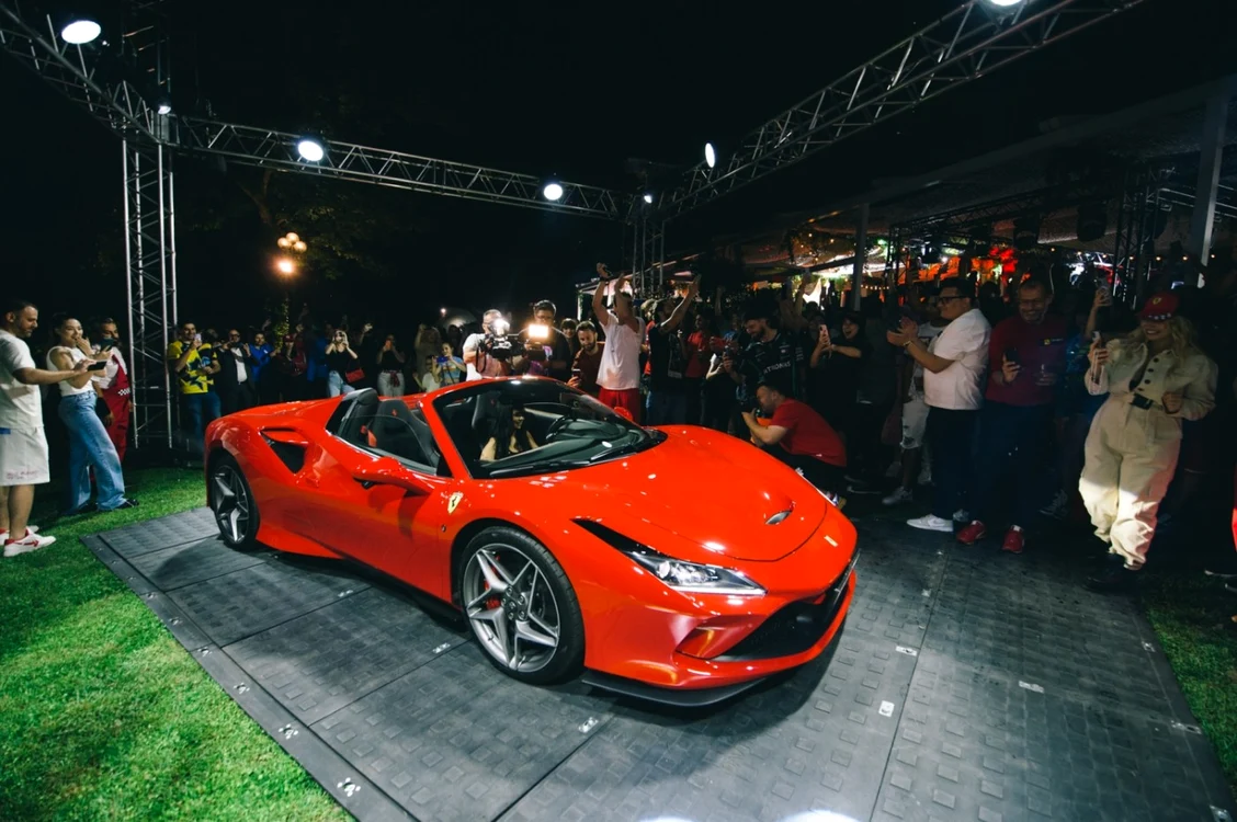 Inna Ferrari sursa foto Inna