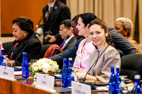 Ținuta purtată de Mirabela Grădinaru la summit-ul organizat de Melania Trump / foto: Antena 3