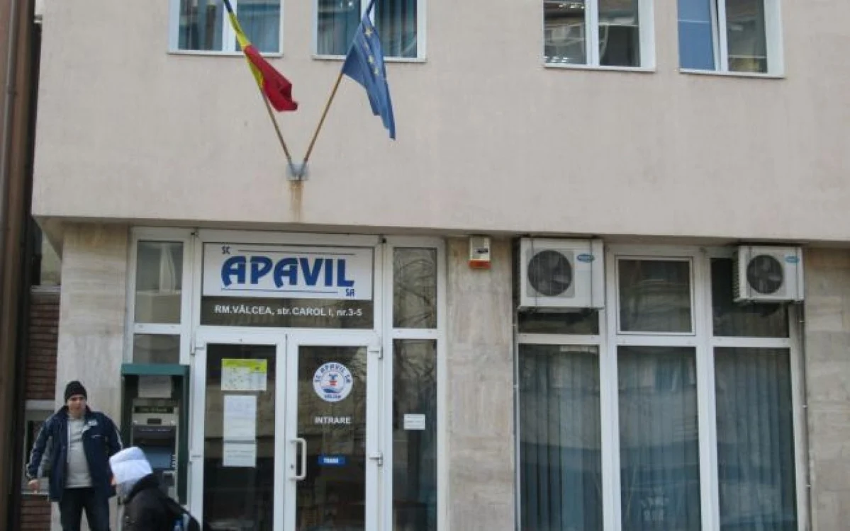 Directorul societăţii APAVIL Vâlcea a fost prins în flagrant în timp ce primea mită