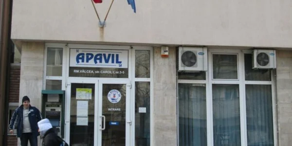 Directorul societăţii APAVIL Vâlcea a fost prins în flagrant în timp ce primea mită