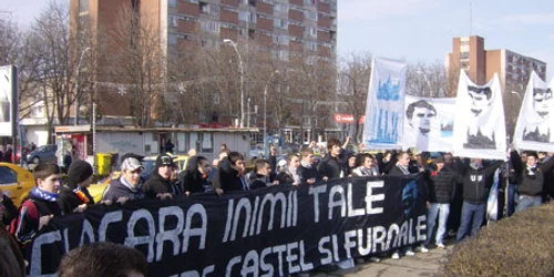 O mulţime de fani ai clubului Corvinul s-au adunat pentru comemorarea lui Michael Klein