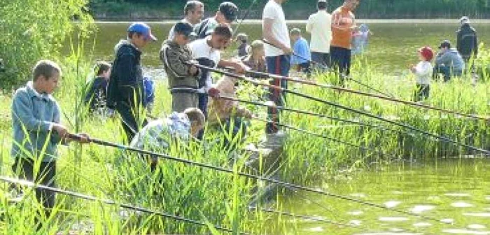 Iaşi: Concurs de pescuit pentru copii pe lacul Ciric