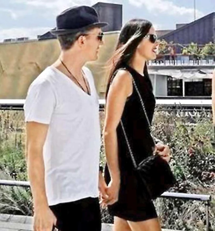 Ana şi Bastian au fost surprinşi ţinându-se de mână în SUA