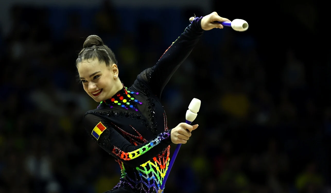 Amalia Lică a obținut argintul în proba de măciuci din cadrul Campionatelor Mondiale  Foto EPA