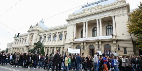 Studenţii de la Universitatea „Cuza“ au participat la Marşul Aniversar