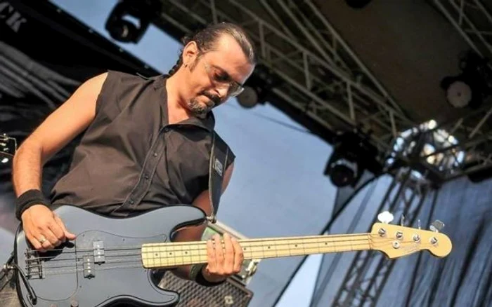 
    Cătălin Scânteie se afla în Colectiv cu soţia sa, la concertul trupei Goodbye to GravityFoto: Arhiva personală  