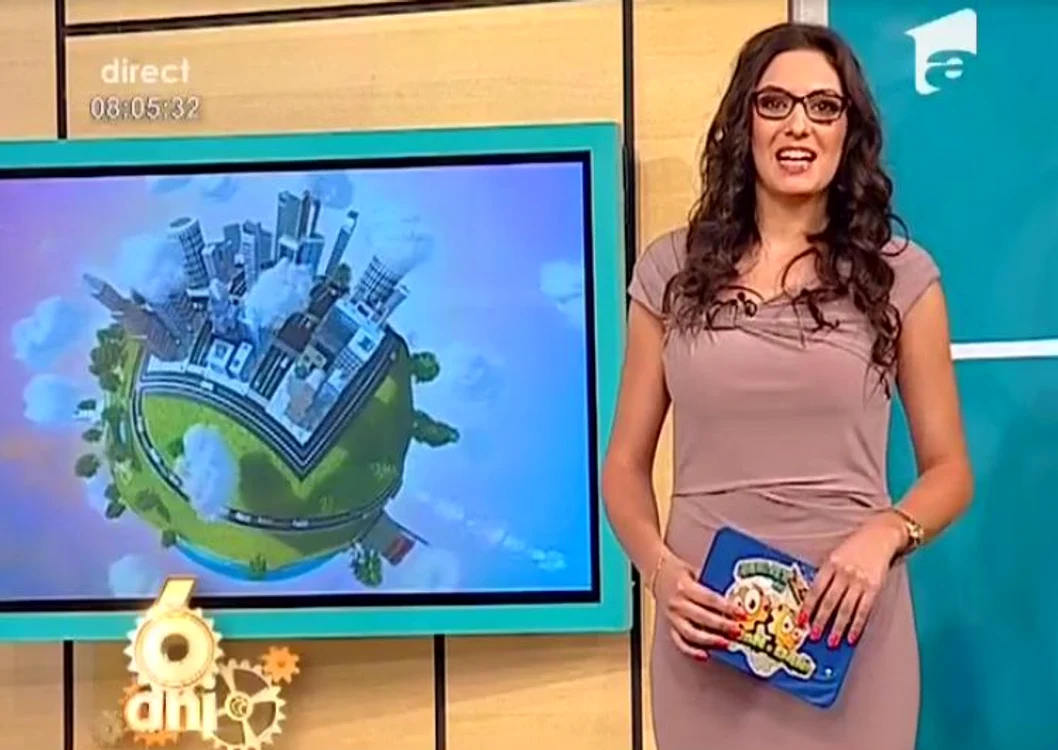 Amalia are talent şi la prezentat horoscopul, şi la muzică. (Antena 1)
