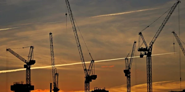 Anul 2015 este considerat de analiştii imobiliari unul mai bun pentru piaţa construcţiilor FOTO