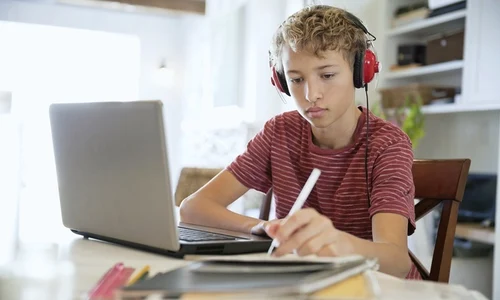 1 copil studiu jpg jpeg