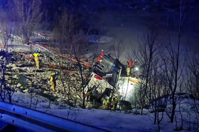 Accidentul a ieșit de pe șosea și a ajuns într-un lac FOTO Captură video