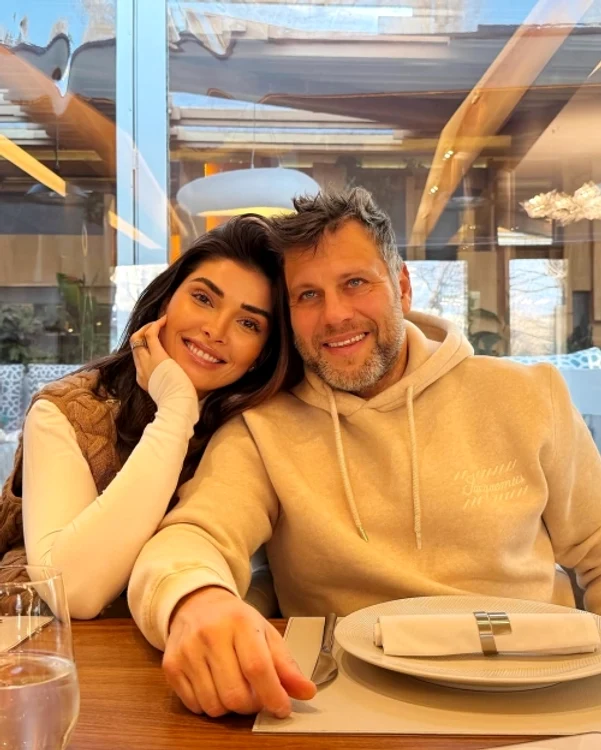 Alina Puscas și Mihai Stoenescu au împreună trei copii / Foto: Instagram