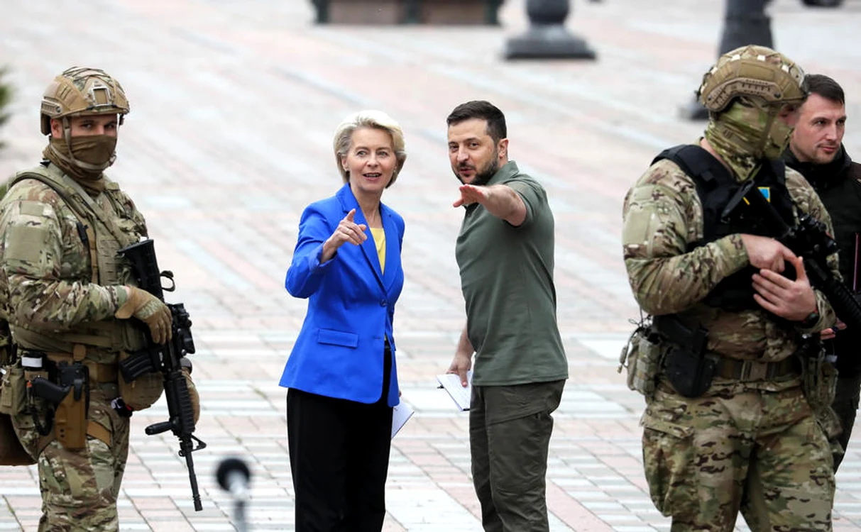 Ursula von der Leyen și Volodimir Zelenski FOTO: Arhivă