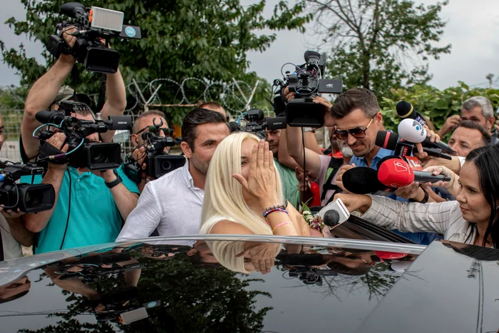 Elena Udrea face declarații la eliberarea din penitenciar.FOTO Inquam Photos / Ovidiu Micsik