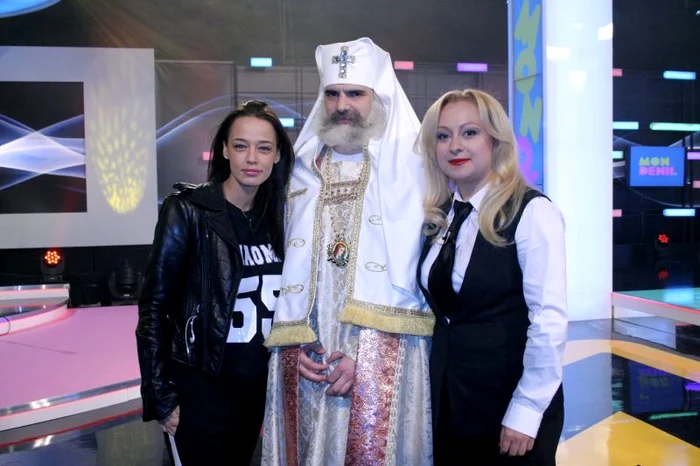 
    Andreea Raicu, alaturi de Mondenii de la Prima TV  