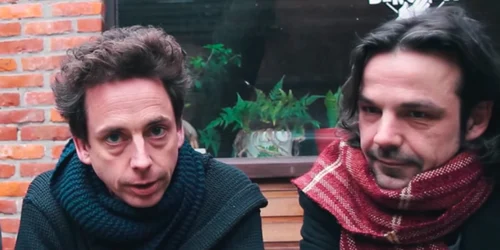 Yves Degryse şi Bart Baele - artişti din Belgia compania de teatru documentar Berlin - au înscenat găsirea tabloului de Picasso în pădurea de la Greci Sursa Youtube