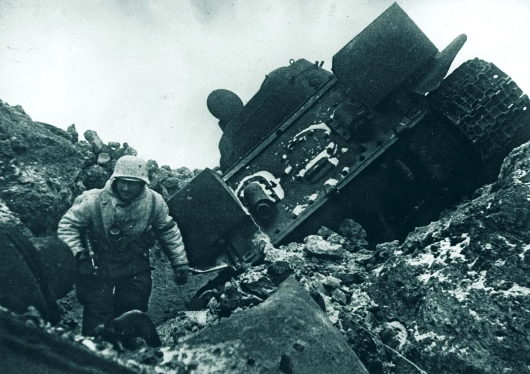 Tanc sovietic distrus în timpul luptelor de la Stalingrad (foto: Profimedia)