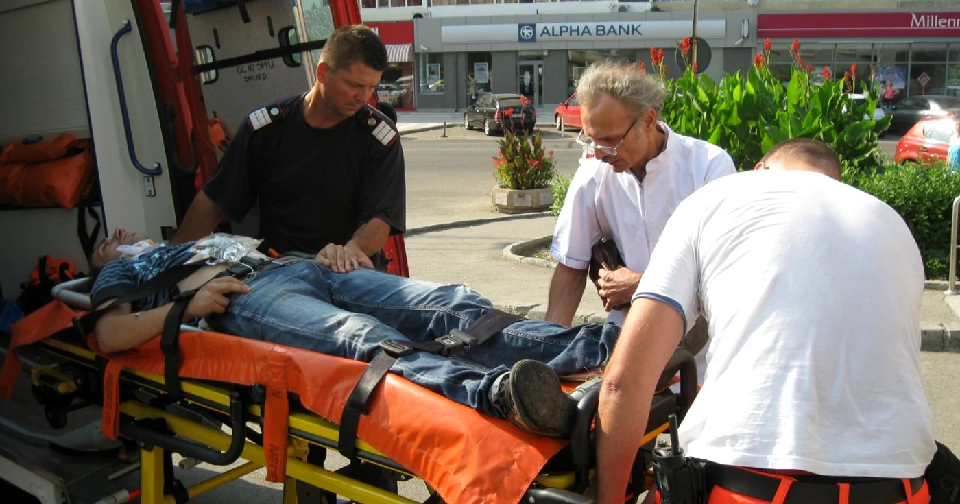 Bărbaţii au fost aduşi de urgenţă la spital 