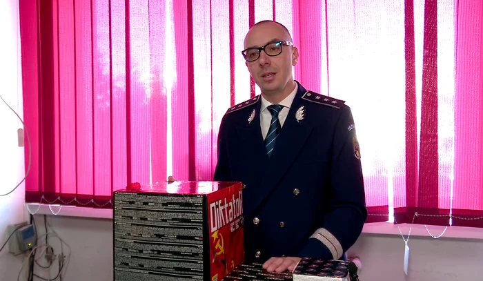 Dragoș Neagu explică gradul de periculozitate al dispozitivului. FOTO I. Bunilă
