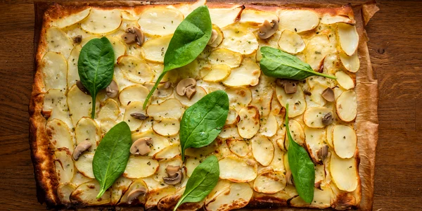 Pizza cu cartofi Foto shutterstock 1701380245 jpg