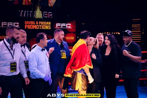 Anamaria Prodan și Ronald Gavril s-au sărutat în ring la Gala Return of the Thrill 2 foto: arhiva personală  
