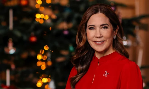 Regina Mary de Crăciun jpg