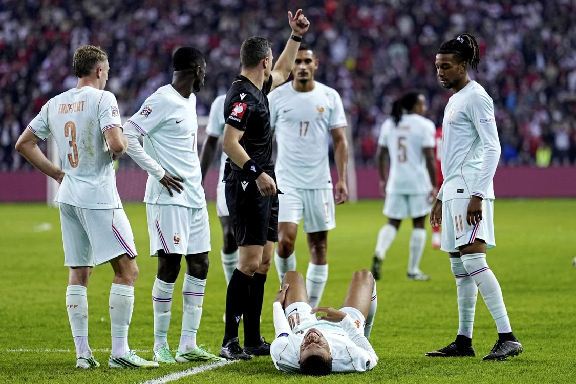 Kylian Mbappe a acuzat dureri serioase și n-a mai putut continua meciul