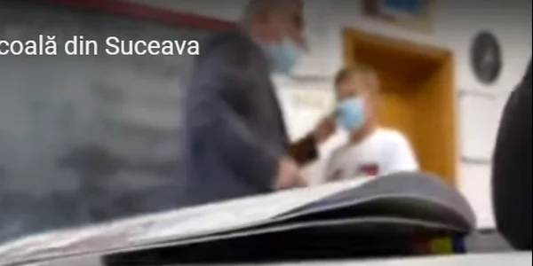 elev palmuit de profesor la catedra