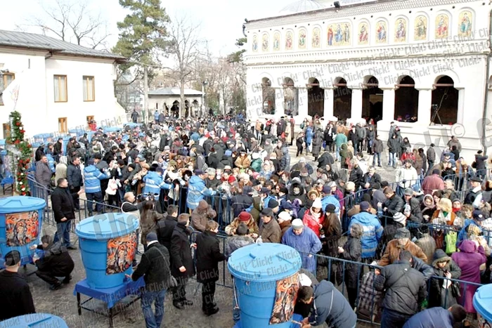 Patriarhul Daniel a ţinut timp de patru ore slujba de Bobotează (Fotografii: Dorin Constanda)