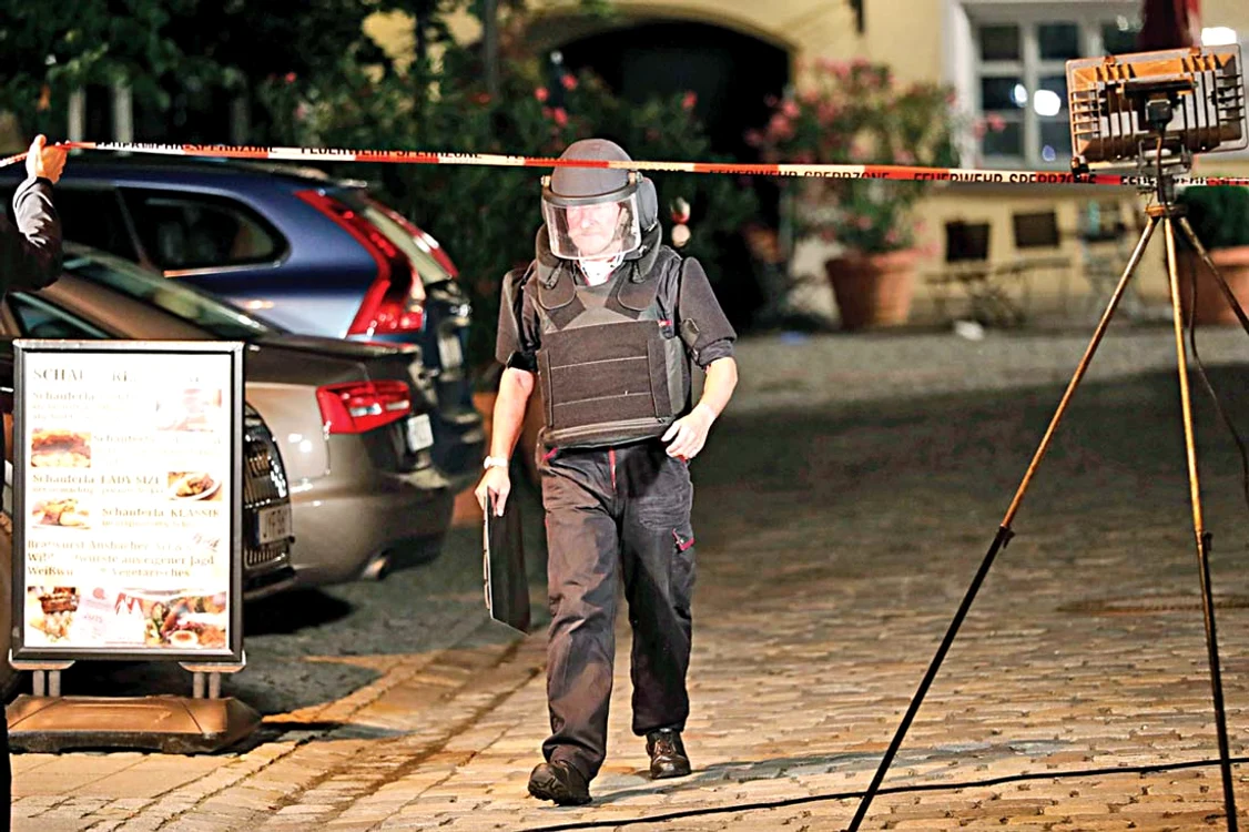 
    Forţele de  ordine sunt în  continuă alertă  