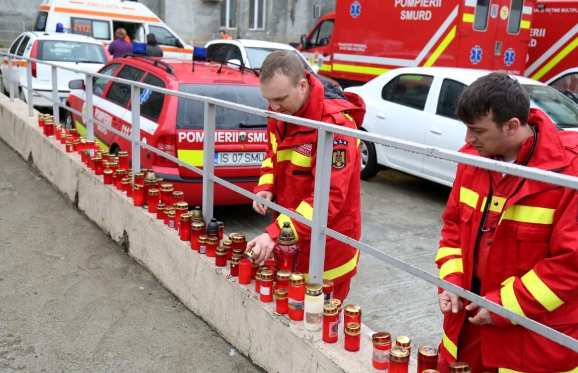 smurd iasi lumanari victime elicopter prabusit foto inquam photos