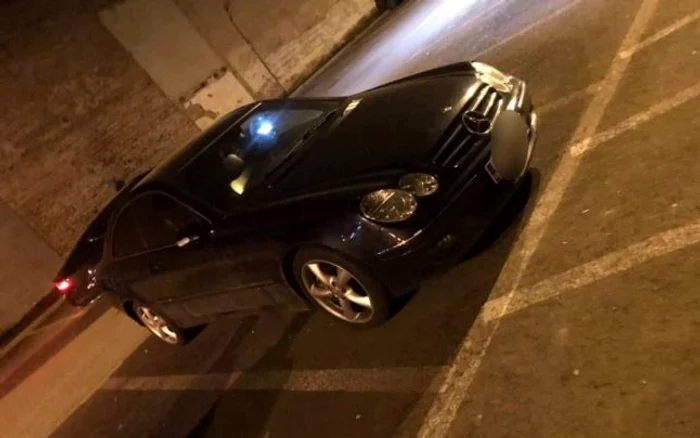 O femeie înșelată din Cluj-Napoca s-a răzbunat crunt. A luat un cui și i-a scrijelit pe mașina de lux a bărbatului un mesaj durFoto: Info Trafic județul Cluj