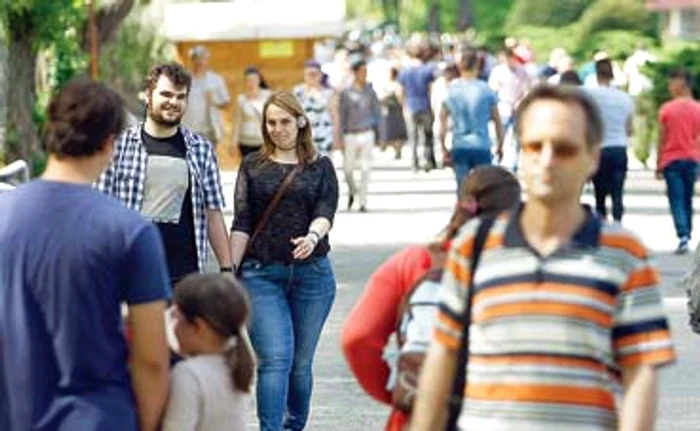 Bucureştenii s-au bucurat ieri de soare, maxima înregistrată fiind de 29 de grade CelsiusFoto: David Muntean