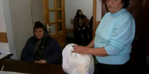 Pensionarii de la sindicat îşi ajută semenii cu pensii mici