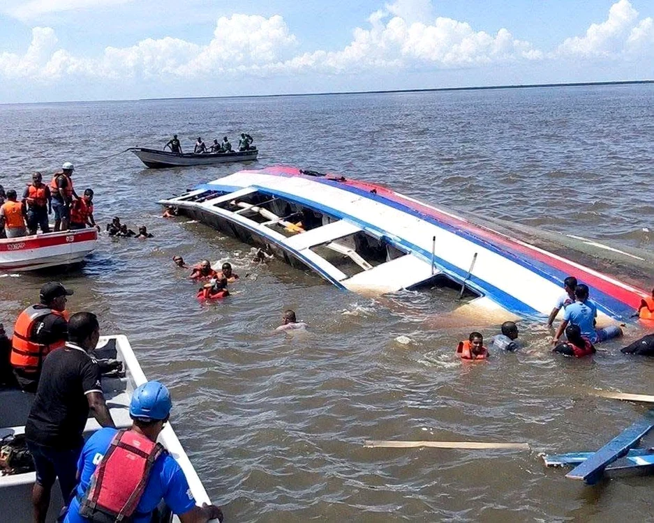 Feribotul avea la bord 133 de persoane. FOTO: Facebook/595Mouthpiece 