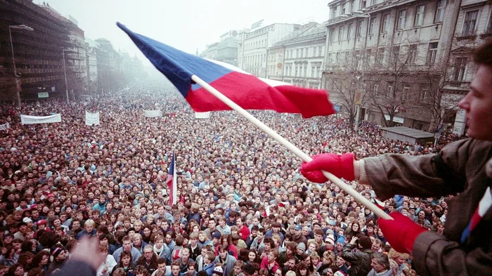 Revoluţia de catifea din Cehoslovacia a început cu o manifestație a studenților la Praga FOTO Arhivă